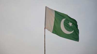 16 by 9 Pakistan flag