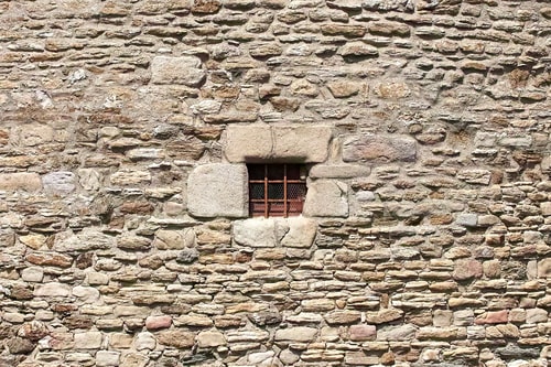 Building with grated window