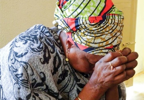 Ri Nigerian Lady Praying