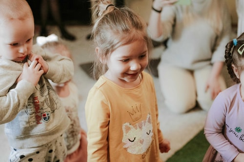 Photo young girl and boy