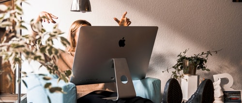 Women with iMac on lap