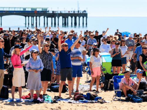 Baptism crowd Landscape web image 600x300